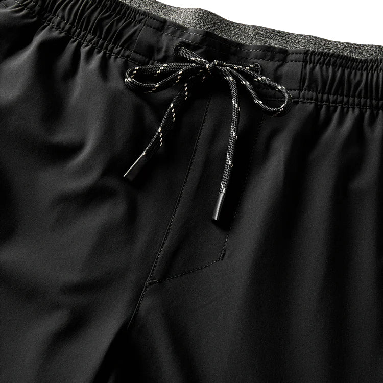 Roark 7" Serrano Black Shorts